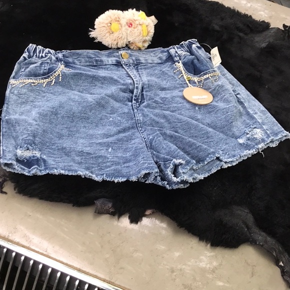 NWT Jolie & Joy Jeans by FCT Denim Distressed Bling Frayed Hem Jean Shorts 1X - Picture 14 of 16